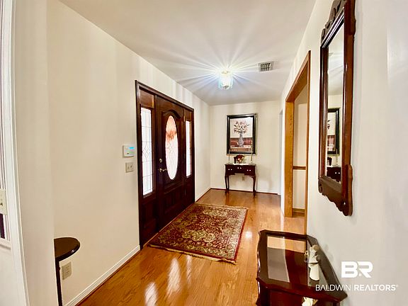 5th image of 466 Clairmont Ave