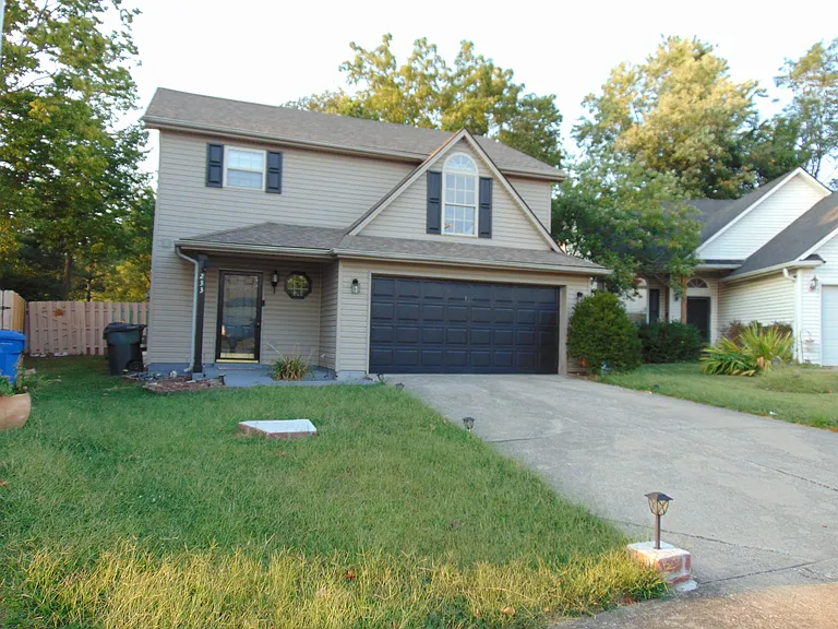233 Ellis Park — Photo 2