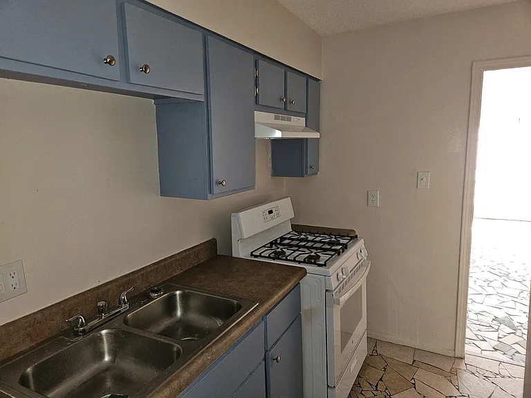 3737 Hillbrook Rd #5 — Photo 6