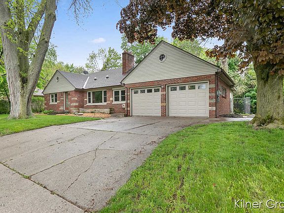 3rd image of 1651 Lockhart Dr NW