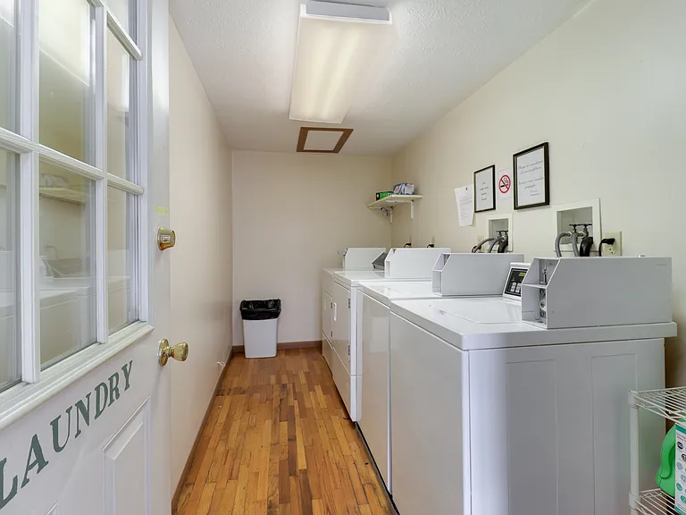 229 1/2 E Front St #2D — Photo 11