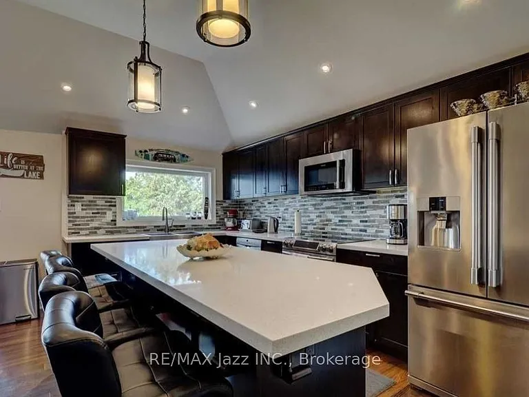 157 Hazel St — Photo 12