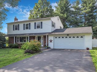 11 Cimorelli Dr, New Windsor, NY 12553