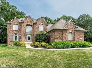 3308 Paramount Ln, Auburn Hills, MI 48326