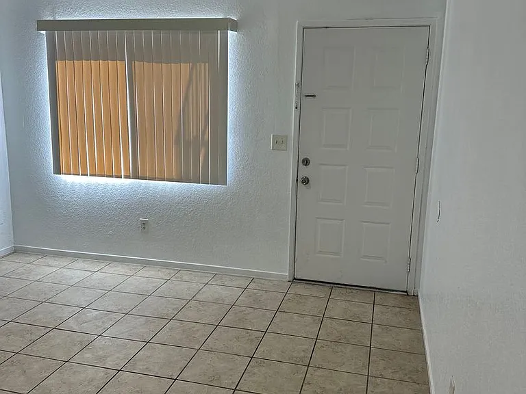 716 Espee St — Photo 2