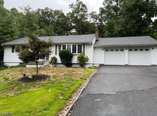 159 Hiawatha Blvd, Oakland, NJ 07436