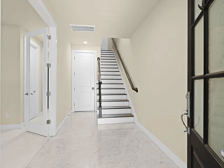 1212 W Dallas St — Photo 6