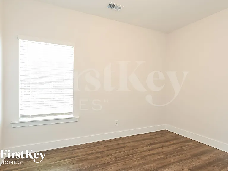 1414 Woodridge Pl — Photo 12