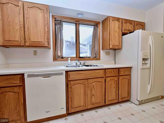 5th image of 61 Richmond Dr