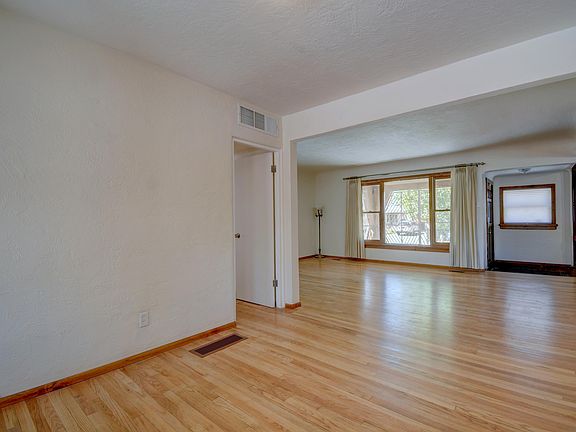 4th image of 704 Vassar Dr SE