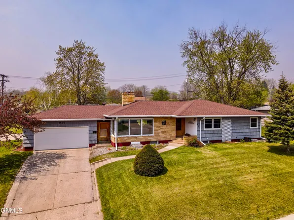 915 2nd Ave NW, Valley City, ND 58072