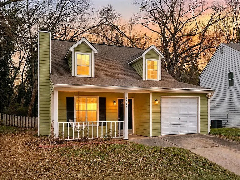 1055 Autumn Crest Ct — Photo 1