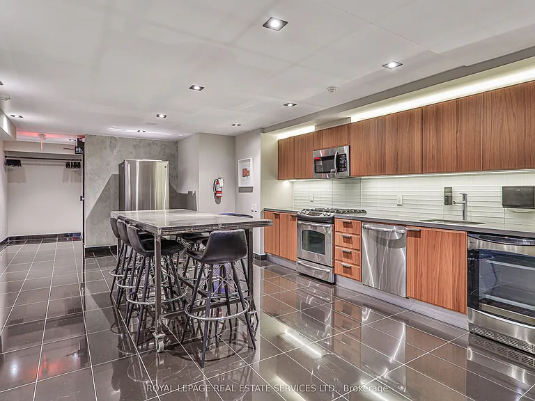 318 King St E #803 — Photo 27