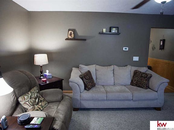 5th image of 307 Gladys Ave