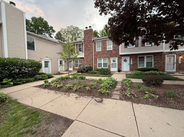 455 Kensington Ct, Naperville, IL 60563