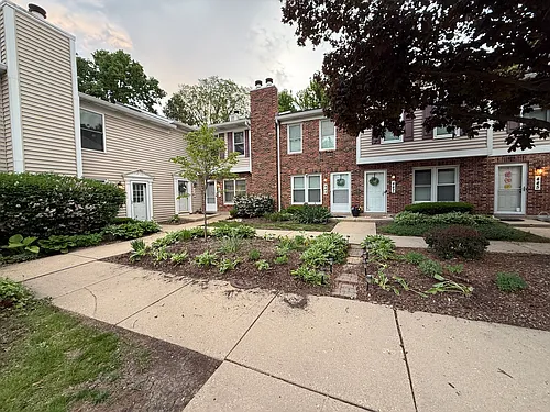 455 Kensington Ct Photo 1