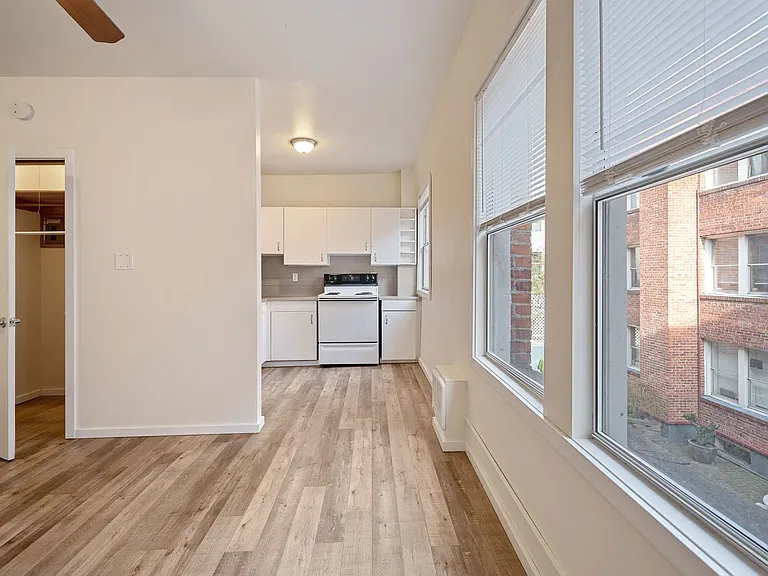 Abbottsford Apartments — Photo 120