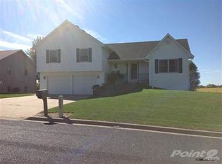 825 Cassandra Dr, Peosta, IA 52068