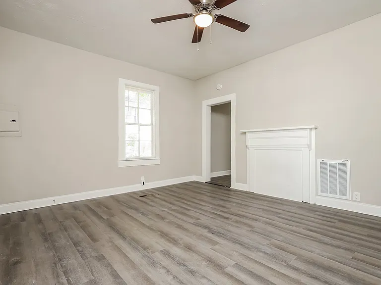 1504179_019_living_room_13013800.jpg