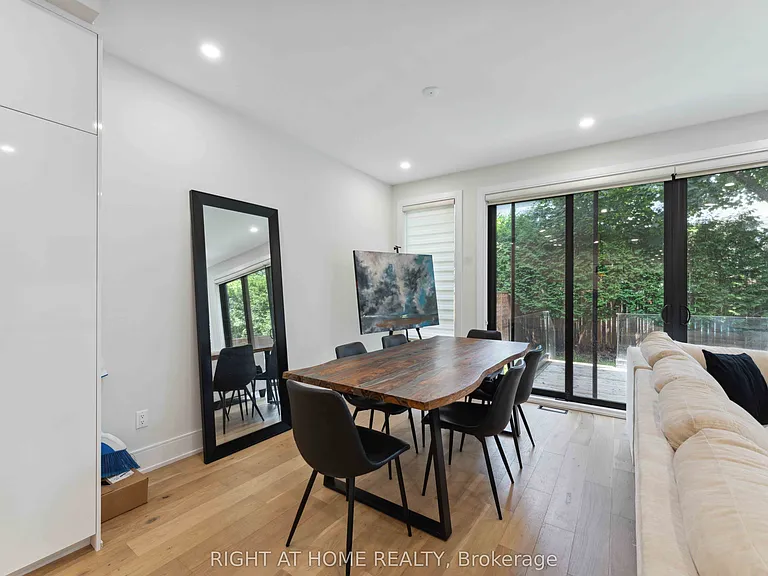 187 Carleton Ave — Photo 18