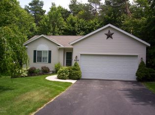 8185 Crestview Dr, Greenville, MI