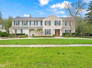 88 Sunningdale Dr, Grosse Pointe Shores, MI 48236