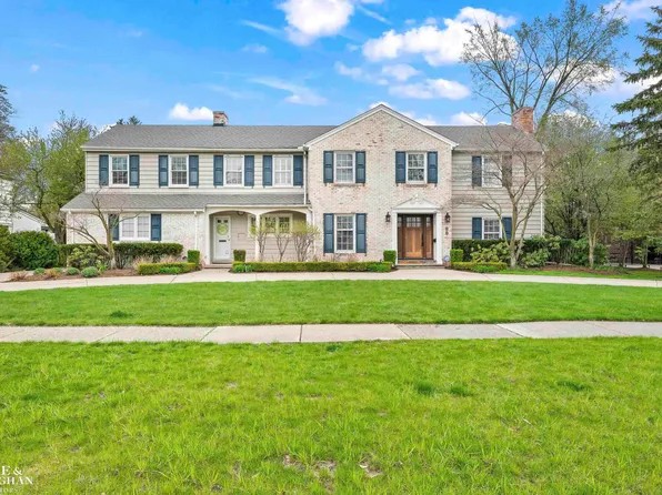 88 Sunningdale Dr, Grosse Pointe Shores, MI 48236