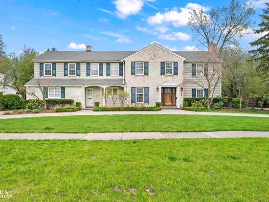 88 Sunningdale Dr, Grosse Pointe Shores, MI 48236