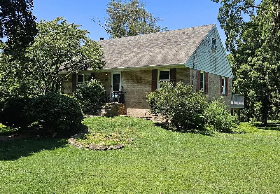 1st image of 10 Golfview Ln