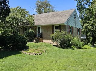 10 Golfview Ln, Malvern, PA 19355