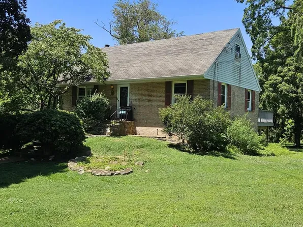 10 Golfview Ln, Malvern, PA 19355