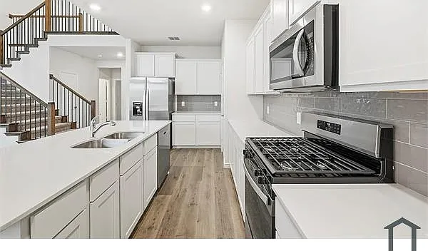 4 bed, 2532 sqft, $3,555 — Photo 3