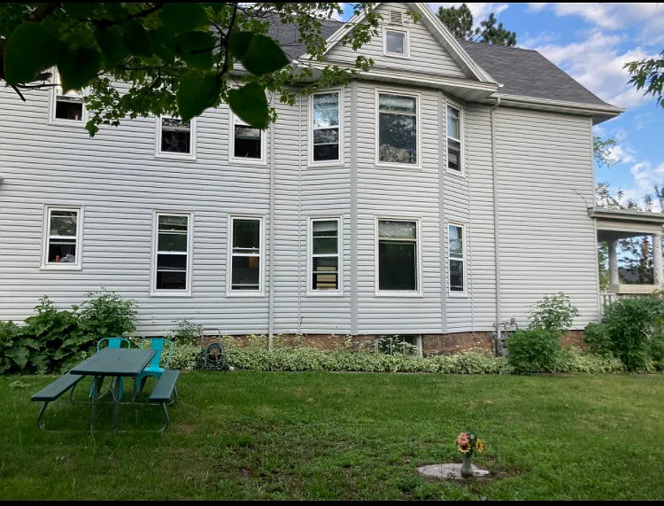 3021 Devonshire St — Photo 2