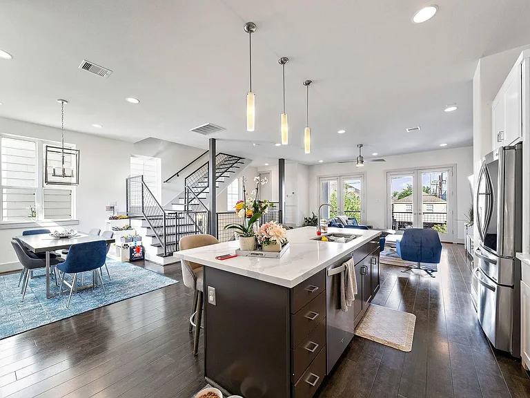 4621 Chartres St — Photo 4