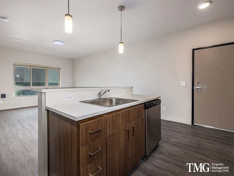 Market Village Apartments — Photo 11