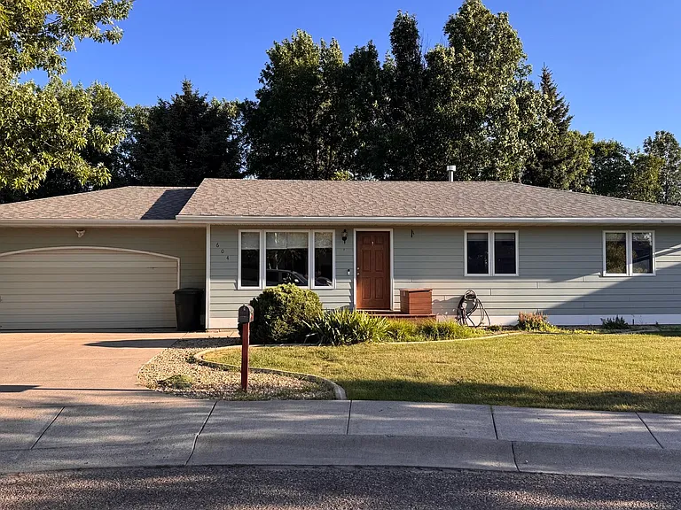 604 Tanager Ct — Photo 1