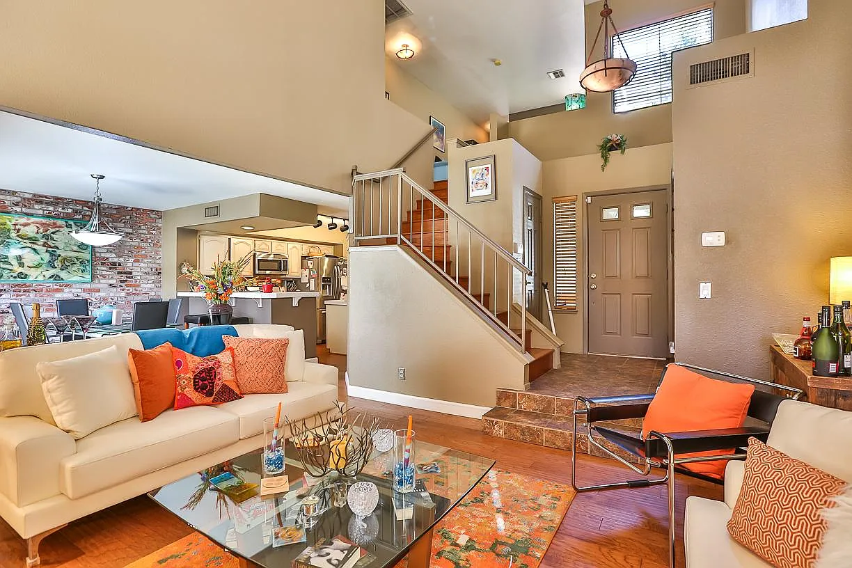 2 bed, 2.5 bath, 1557 sqft, $3,500 — Photo 4