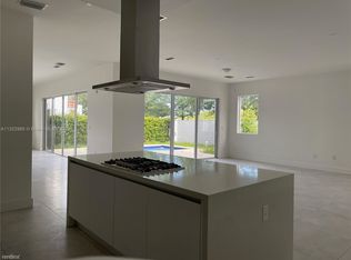9960 NW 74th Ter, Doral, FL 33178
