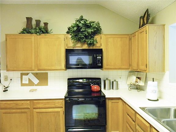4th image of 547 Kelsie Ct