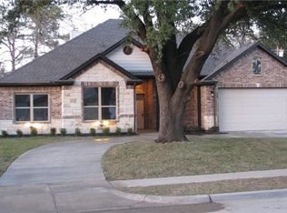 909 Valley View Dr, Arlington, TX 76010