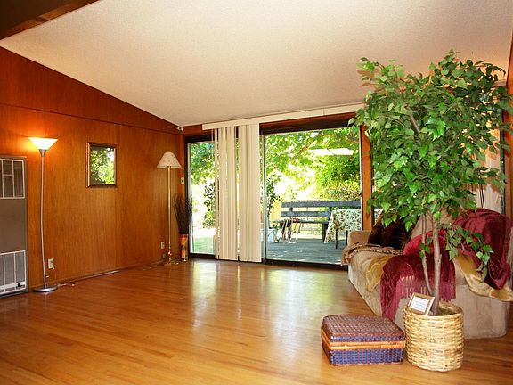 5th image of 1042 Johnson Ave