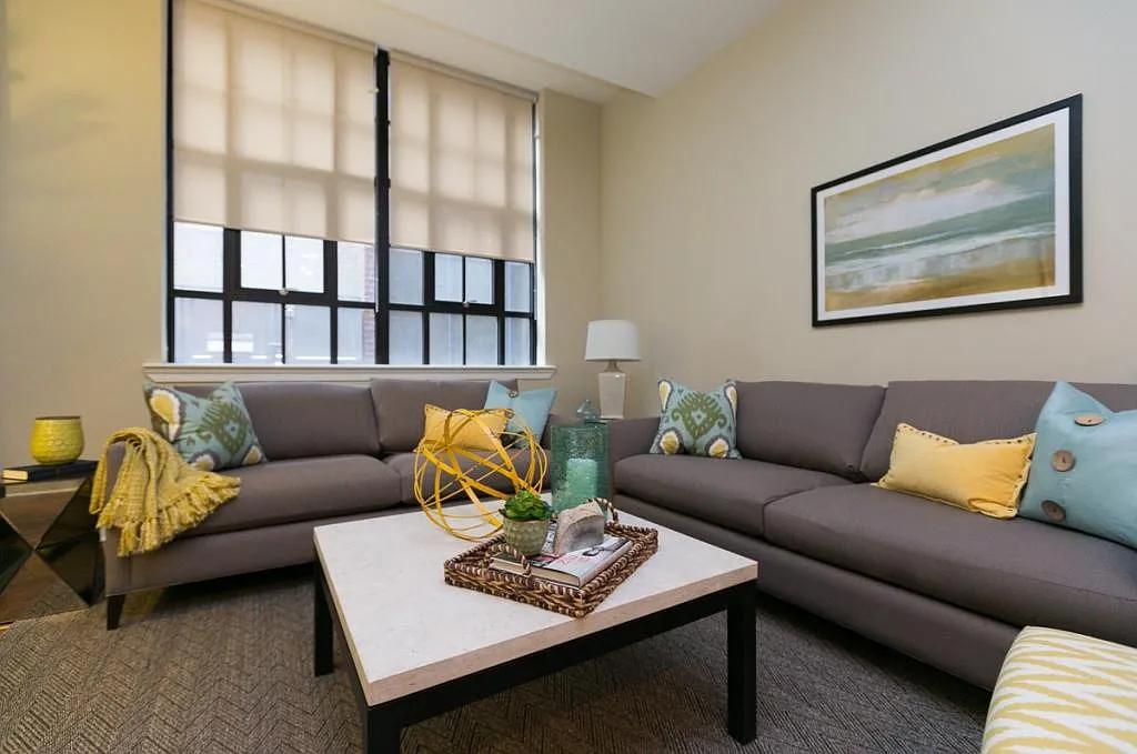526 PENN AVENUE APARTMENTS — Photo 3