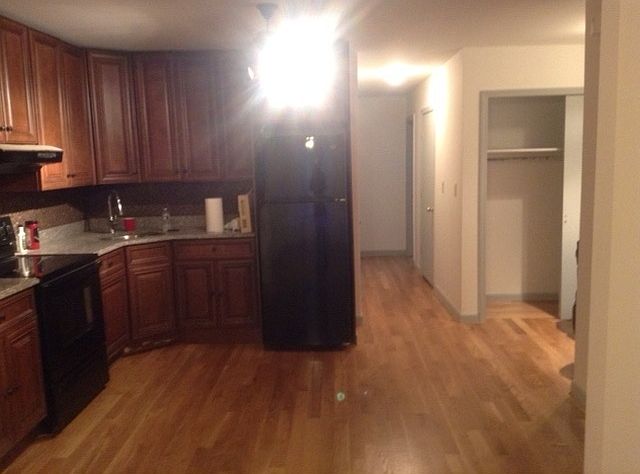 2nd image of 123 Russell St