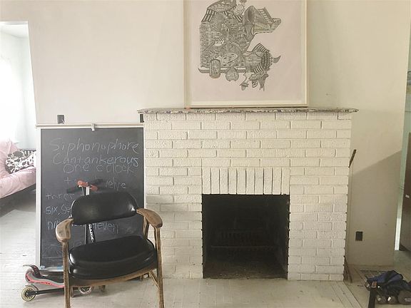4th image of 350 Sylvia St