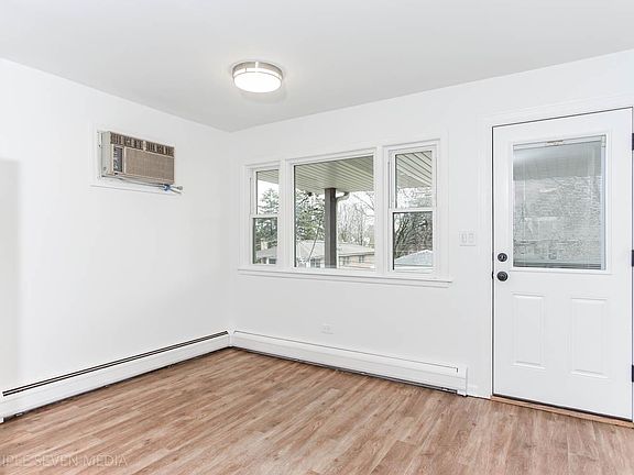 4th image of 16-621 56th St Unit 3