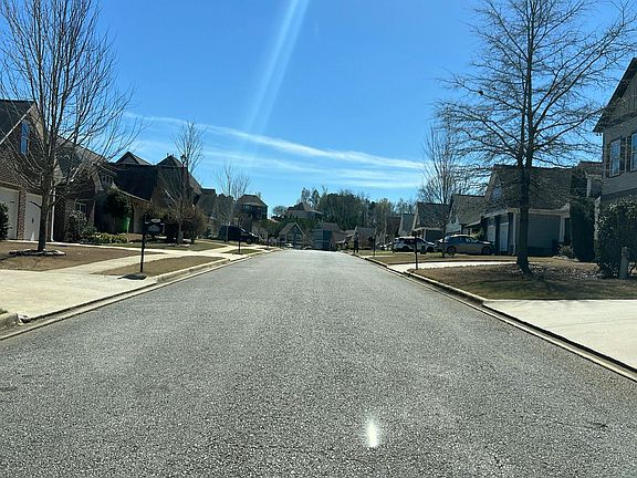 5th image of 345 Braddock Rd W