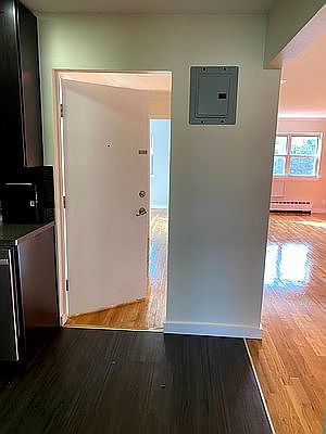 4th image of 2427 43rd St APT 3
