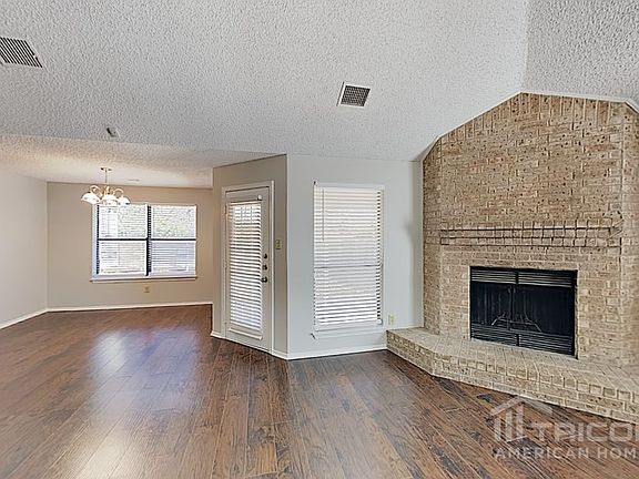3rd image of 823 Collins Blvd
