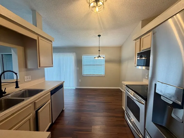 3175 Victoria Dr — Photo 5