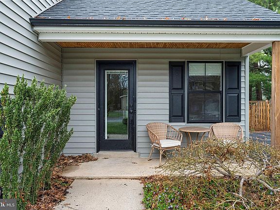 4th image of 573 Marshall Dr